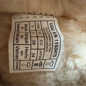 Brand new UGG Cream Bailey Bow ll Chestnut Brown Boots Sheepskin Footwear